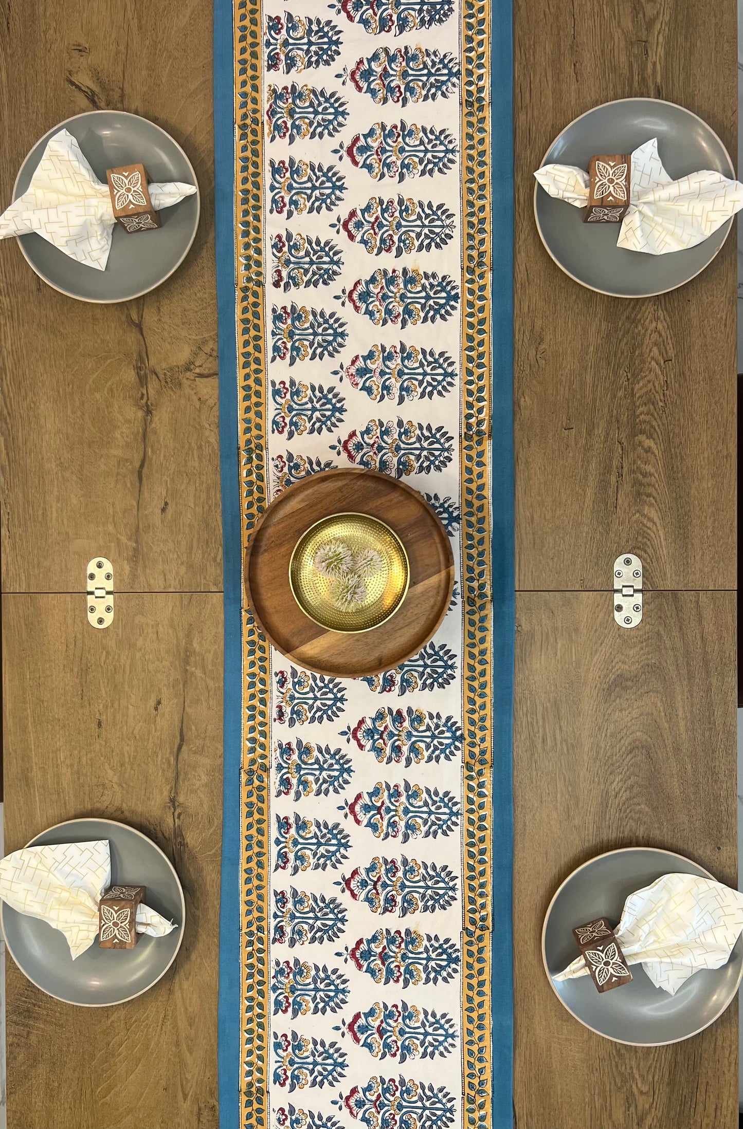 LEELA BUTI - Table Runner