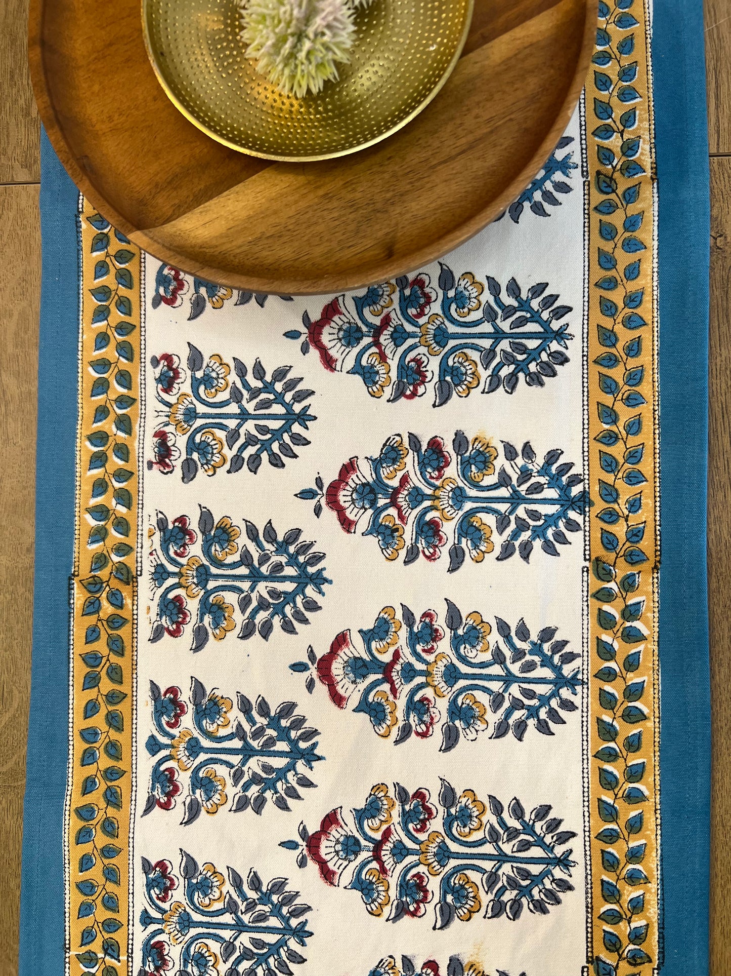 LEELA BUTI - Table Runner