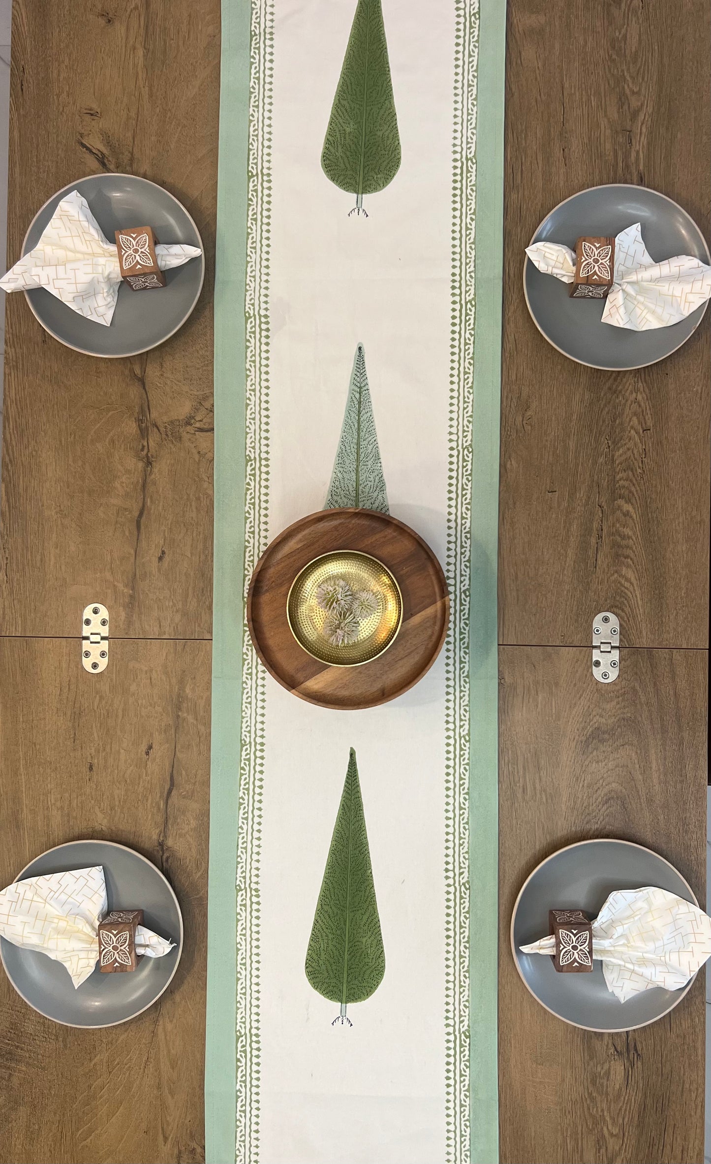 WINTER PINE - Table Runner