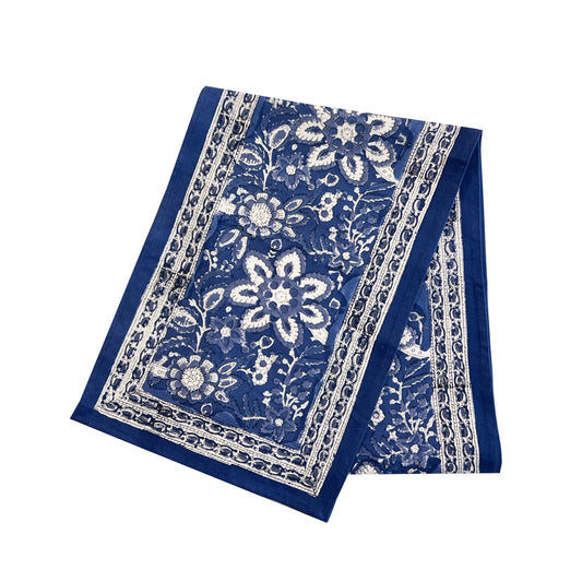 Blue floral patterned table mat